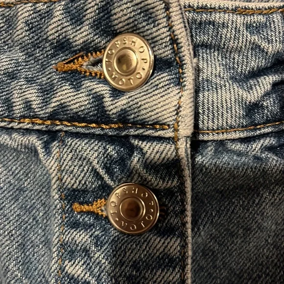 Topshop Moto Light Wash Denim Size 2 Mini Skirt Frayed Distressed Bottom - Picture 3 of 4